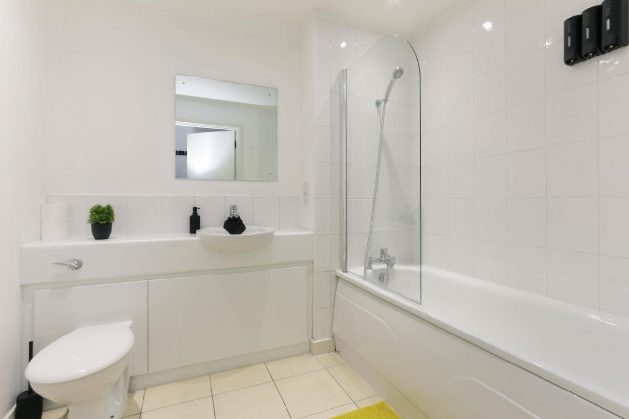 Apartment Away From - Contractors & Leisure *